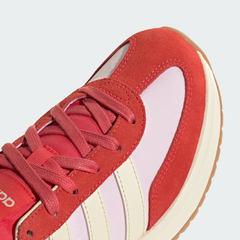 как выглядит adidas women RUN 70s 2.0 Shoes фото