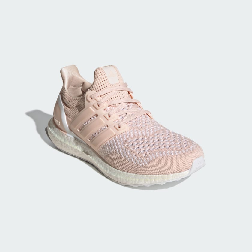 как выглядит adidas women ULTRABOOST 1.0 SHOES фото