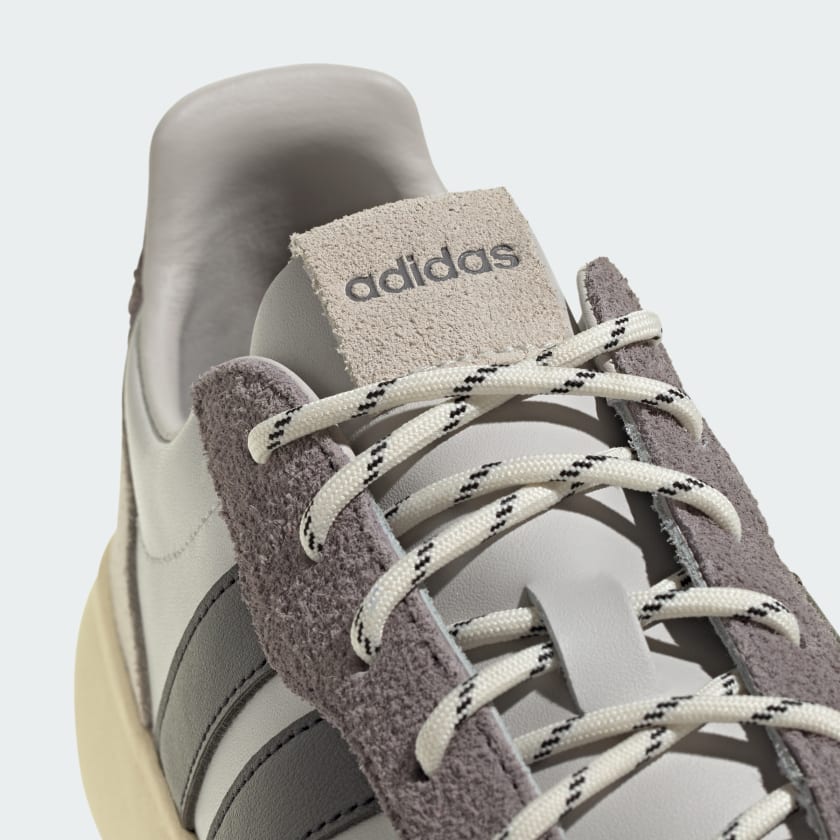 как выглядит adidas men Barreda Decode Shoes фото
