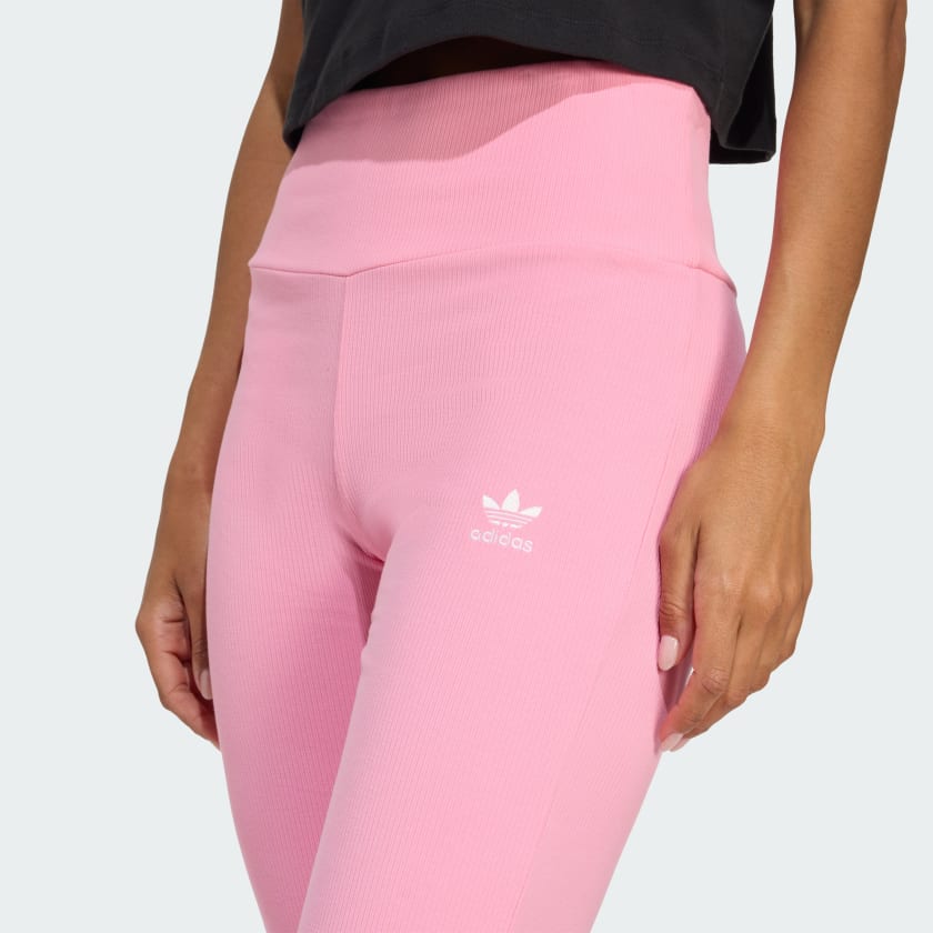 как выглядит adidas women Essentials Rib Flared Leggings фото