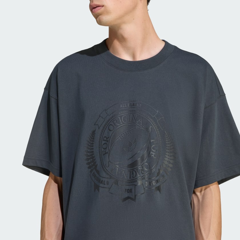 как выглядит adidas men ADIDAS ORIGINALS ALL BLACKS LOOSE GRAPHIC TEE фото