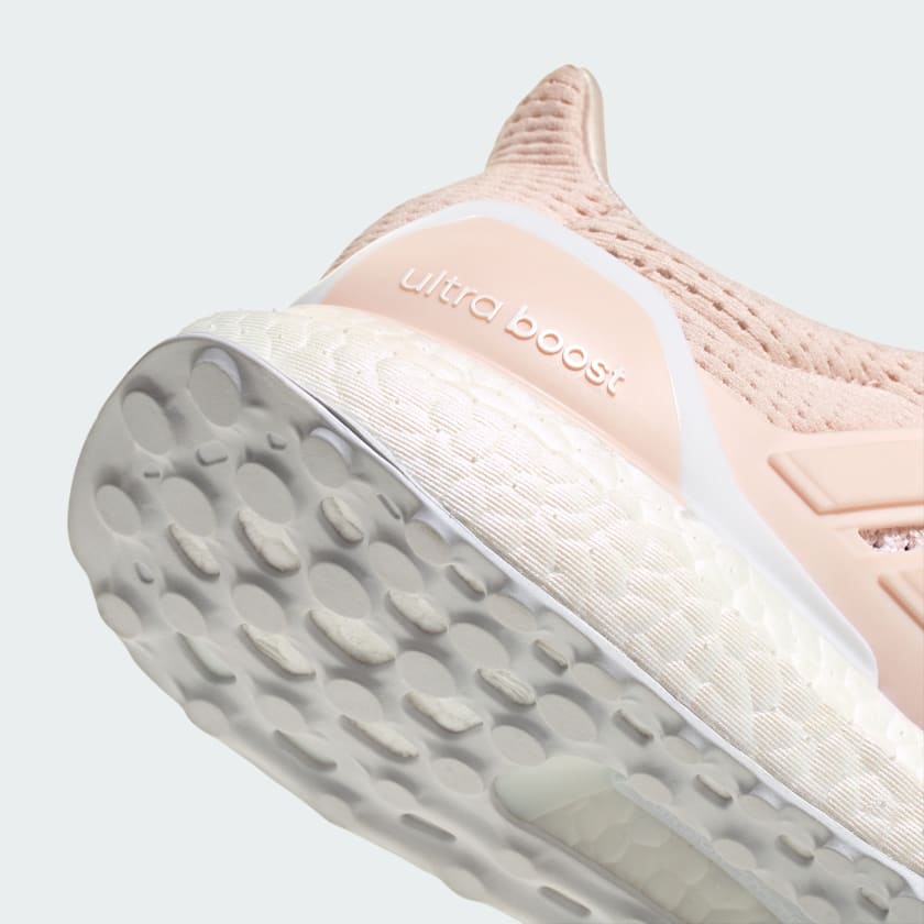 как выглядит adidas women ULTRABOOST 1.0 SHOES фото