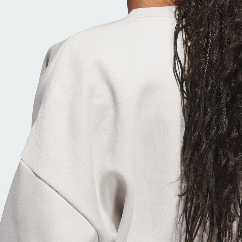 как выглядит adidas women Cozy Holiday Graphic Sweatshirt фото