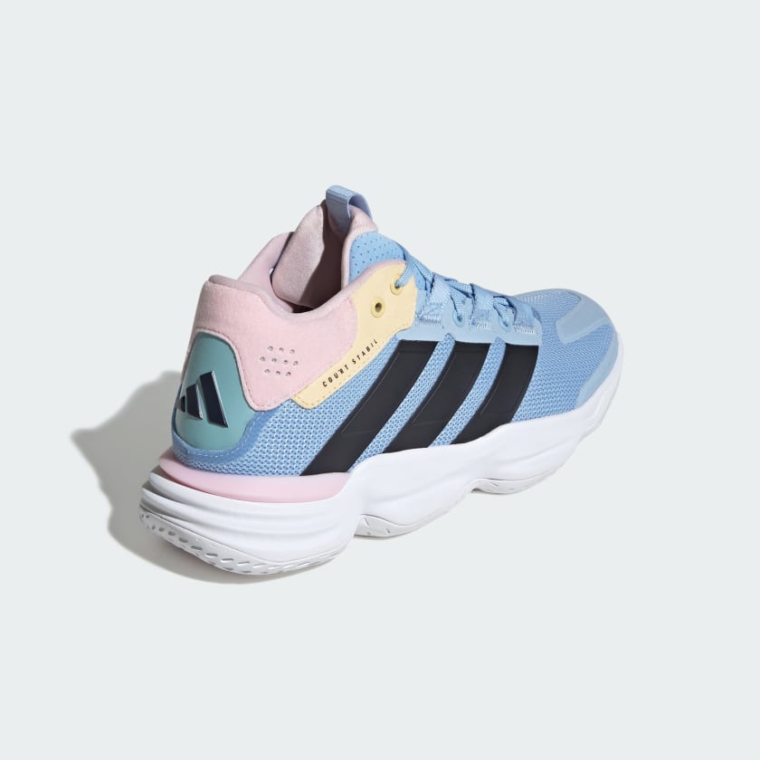 как выглядит adidas women Court Stabil Indoor Shoes фото