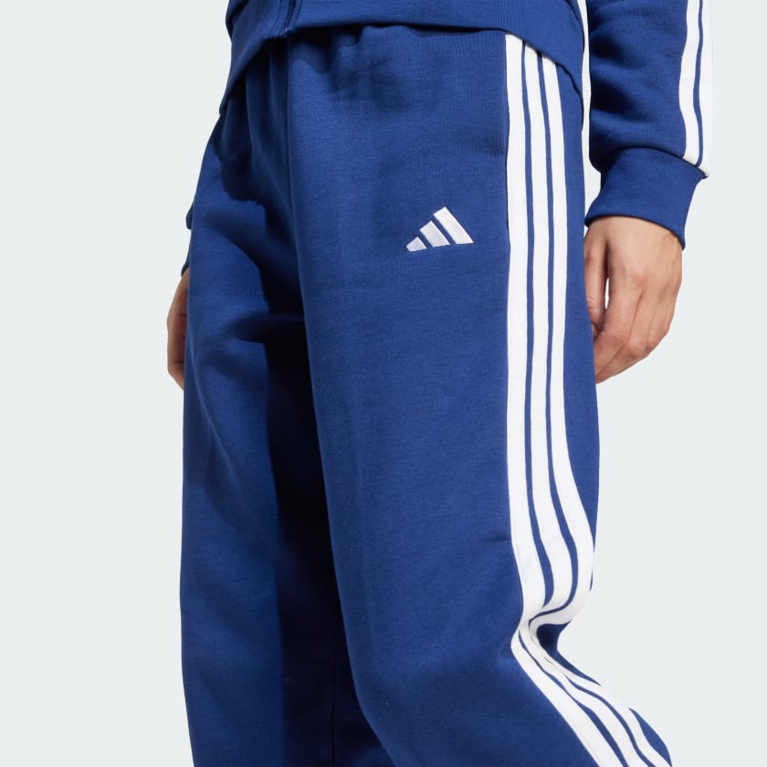 как выглядит adidas women Essentials 3-Stripes Fleece Loose-Fit Pants фото