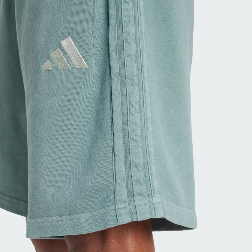 как выглядит adidas men ALL SZN French Terry Washed 8 Inch Shorts фото