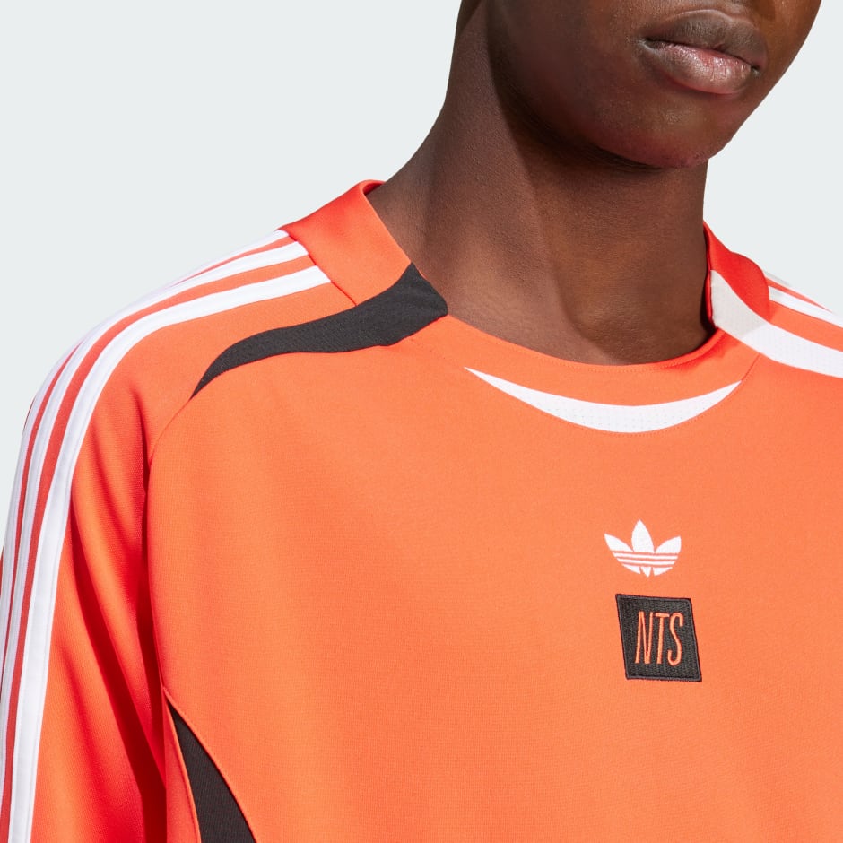 Dres adidas x NTS Radio