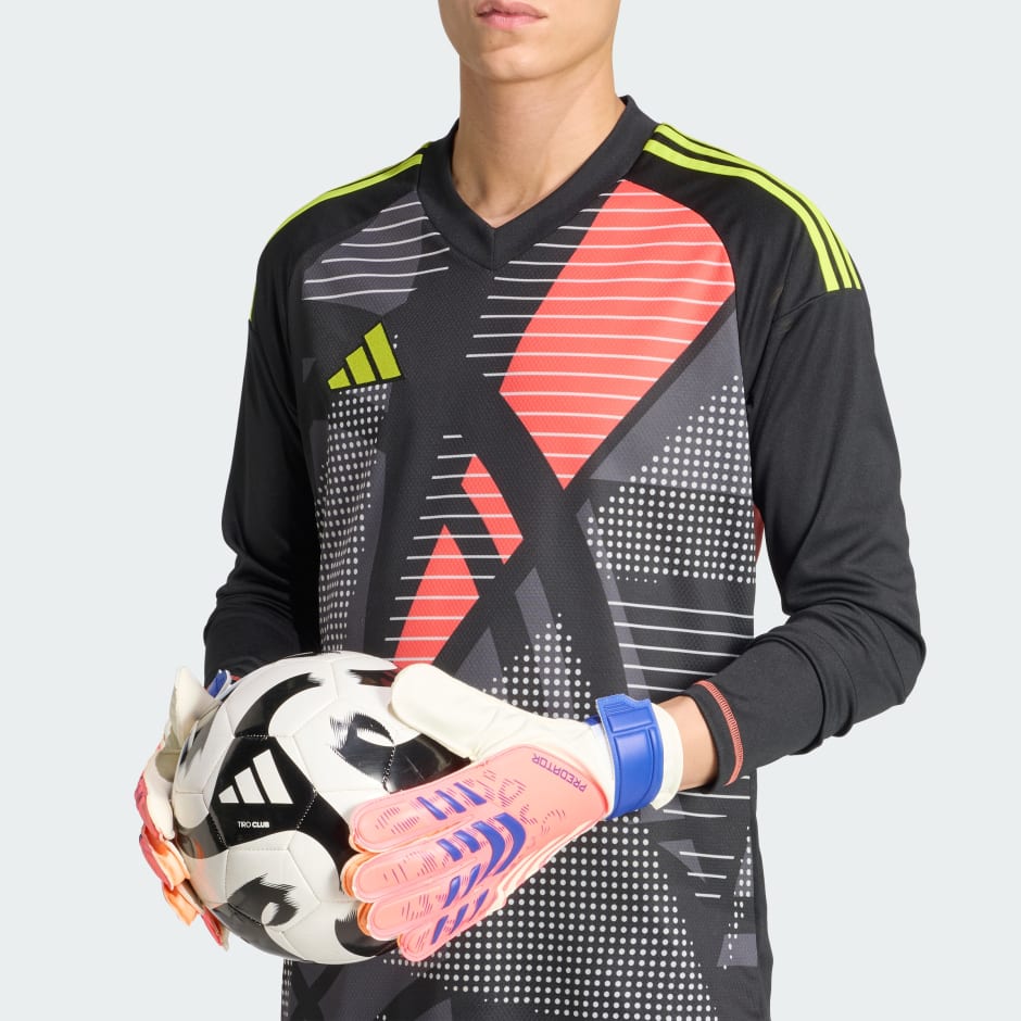 قفازات حارس المرمى للتدريب من Predator.