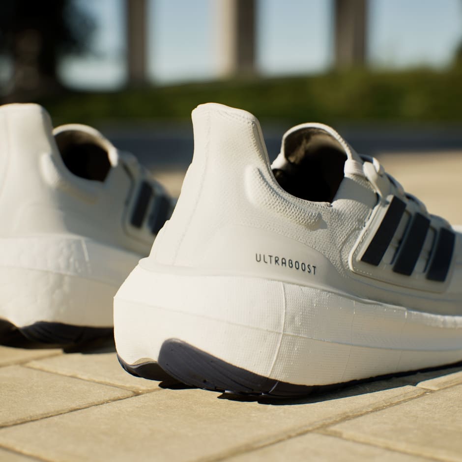 נעלי Ultraboost Light 