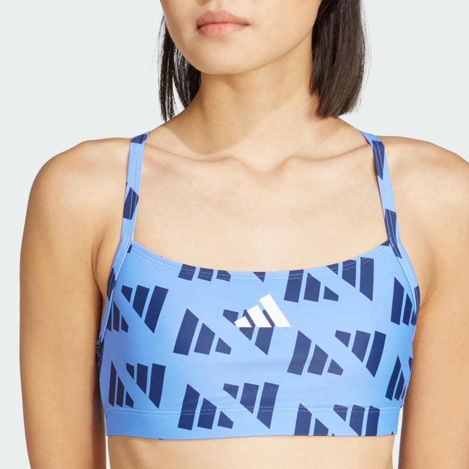 بيكيني بشعار الأعمدة الثلاث بظهر على شكل حرف C