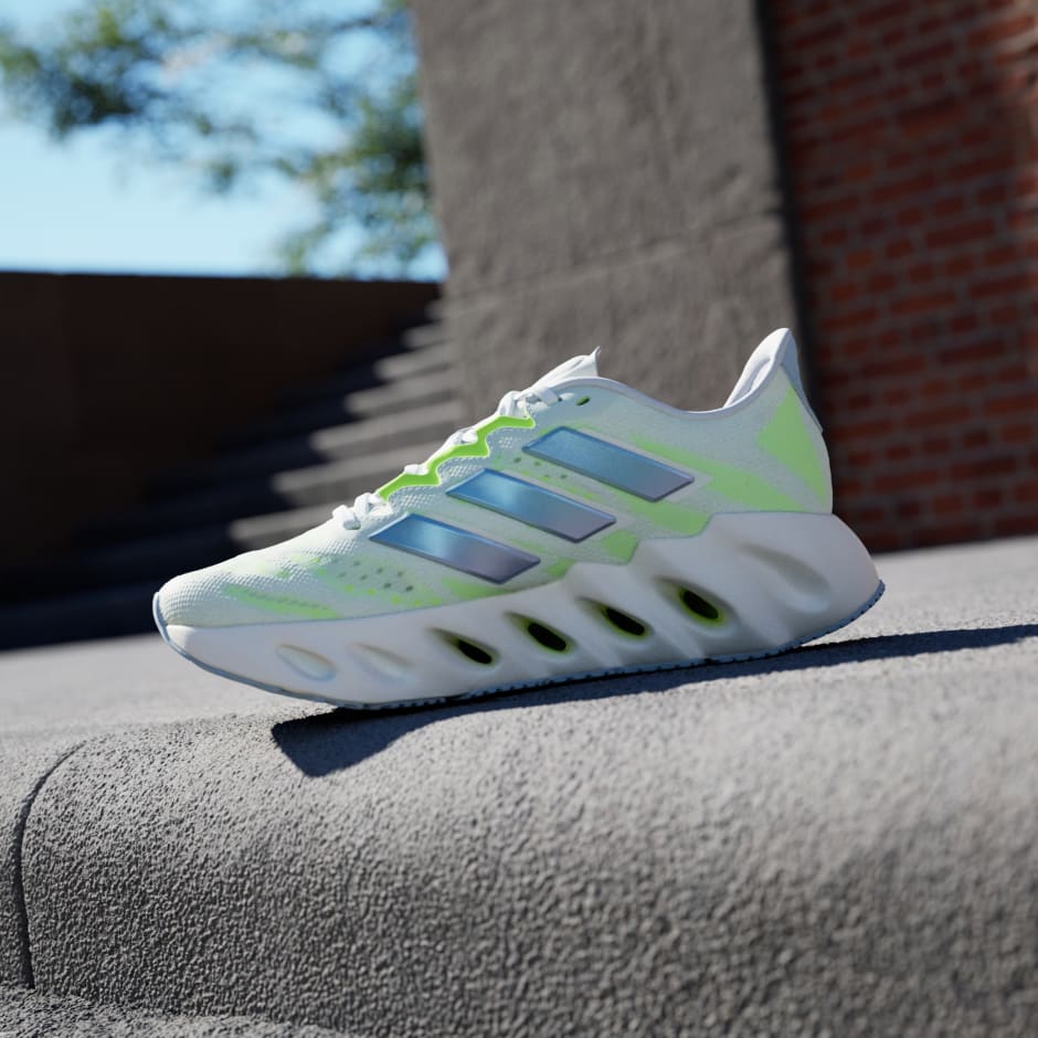 Switch FWD Running Shoes