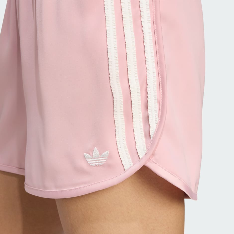 Pantaloni scurți din satin adidas Originals ruffles cu 3 dungi
