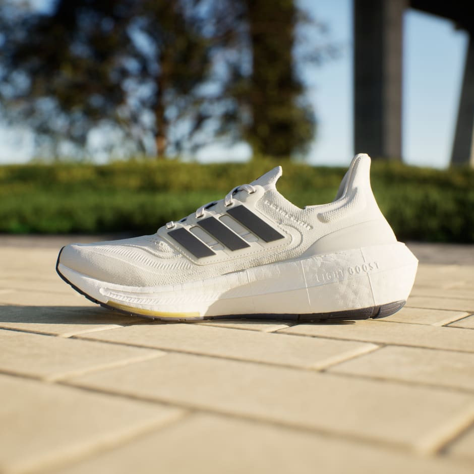 נעלי Ultraboost Light 