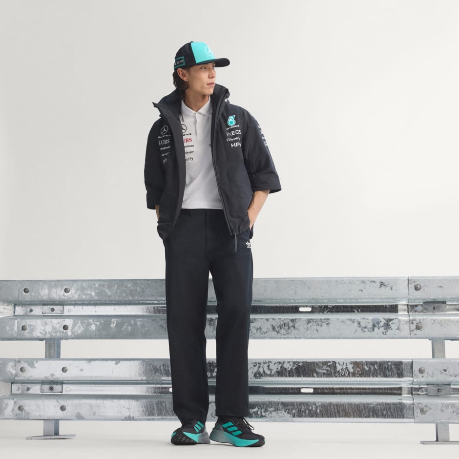 JACHETĂ MERCEDES - AMG PETRONAS FORMULA 1 TEAM ENGINEERS