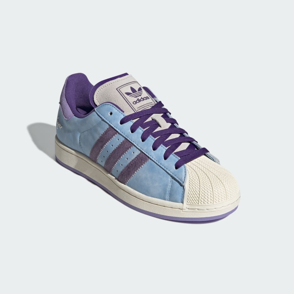 與 SYM 共同創造的 ADIDAS SUPERSTAR 鞋
