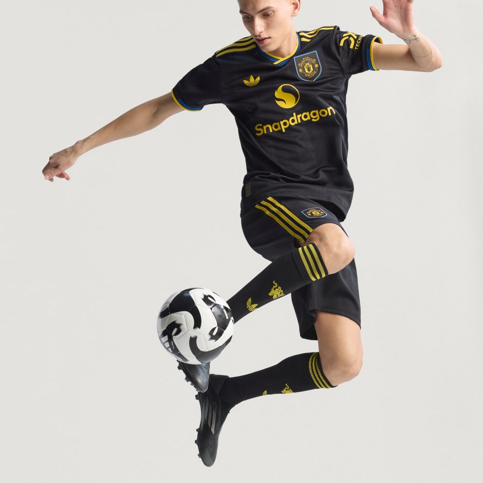 Al treilea tricou Authentic Manchester United 25/26