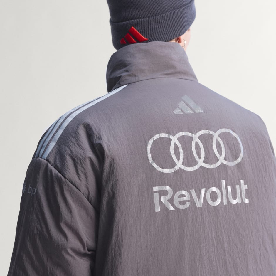 JACHETĂ CĂPTUȘITĂ AUDI REVOLUT F1 TEAM ENGINEERS & MARKETING