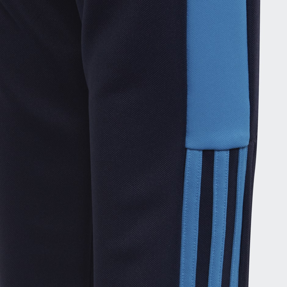 Tiro Essential Pants