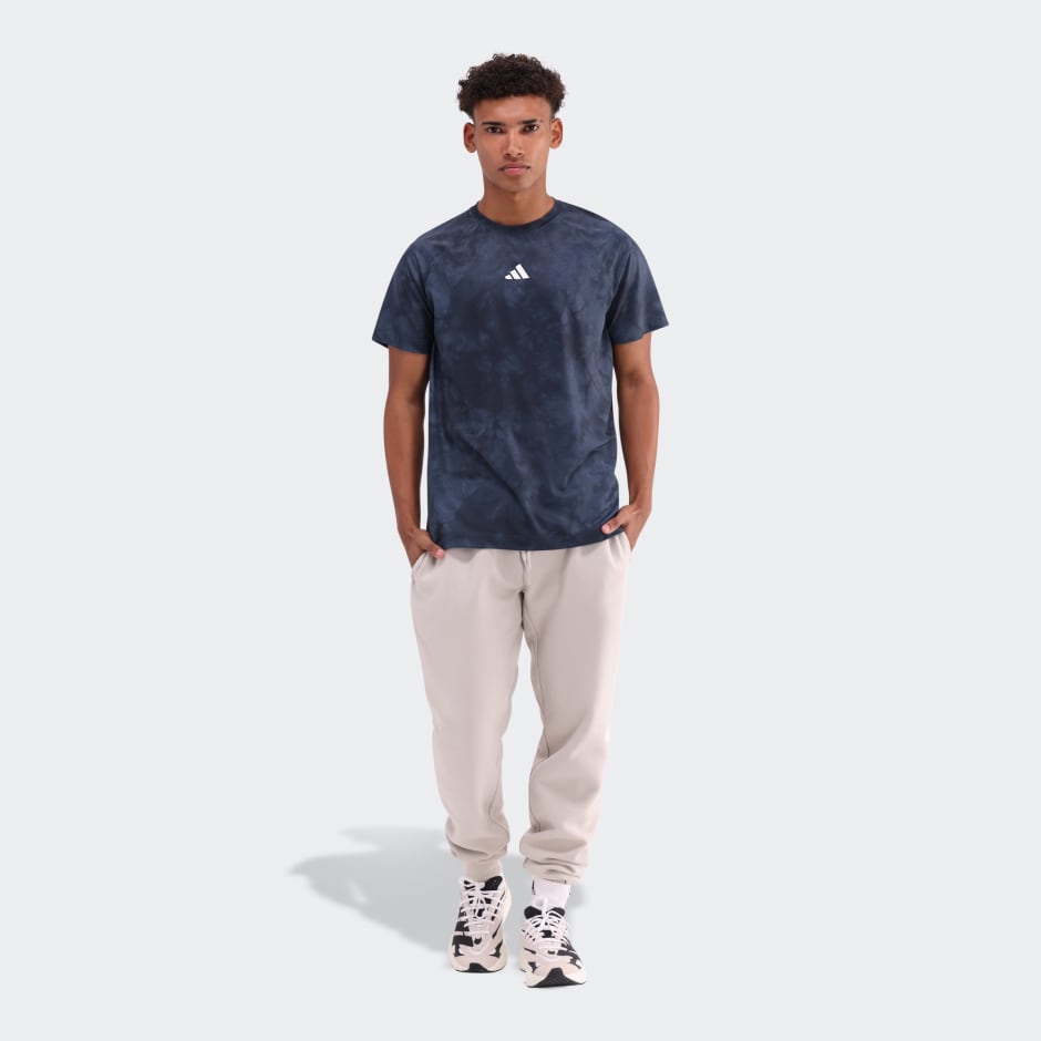 MENS TRAINING ESSENTIAL ALL OVER PRINTED TEE 