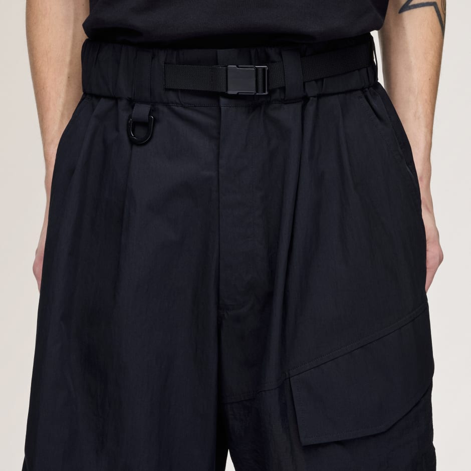 PANTALONI SCURȚI CU PICIOARE LATE Y-3 UT