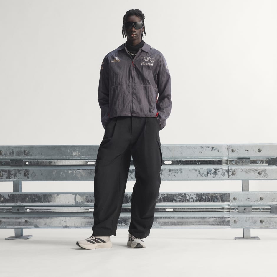 JACHETĂ AUDI REVOLUT F1 TEAM DRIVER PADDOCK