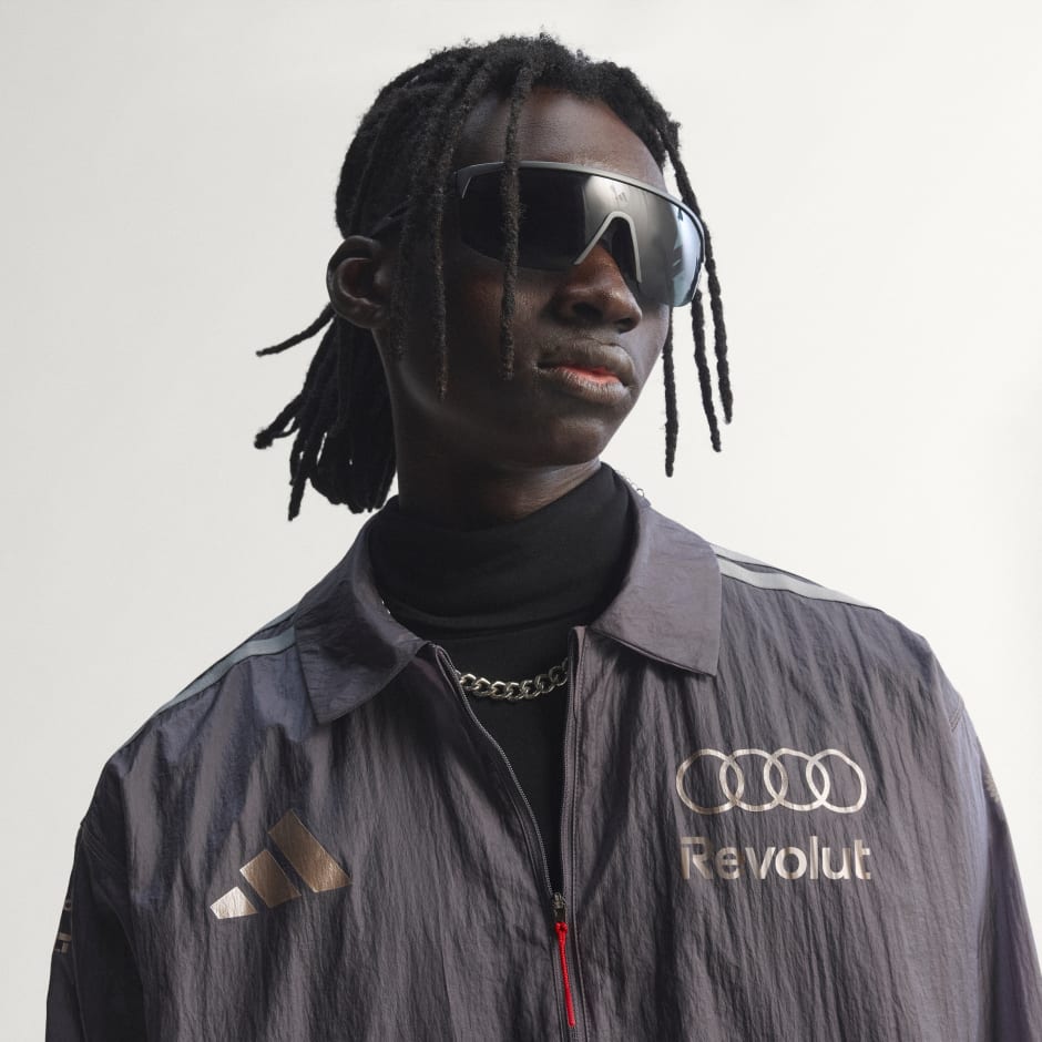 JACHETĂ AUDI REVOLUT F1 TEAM DRIVER PADDOCK