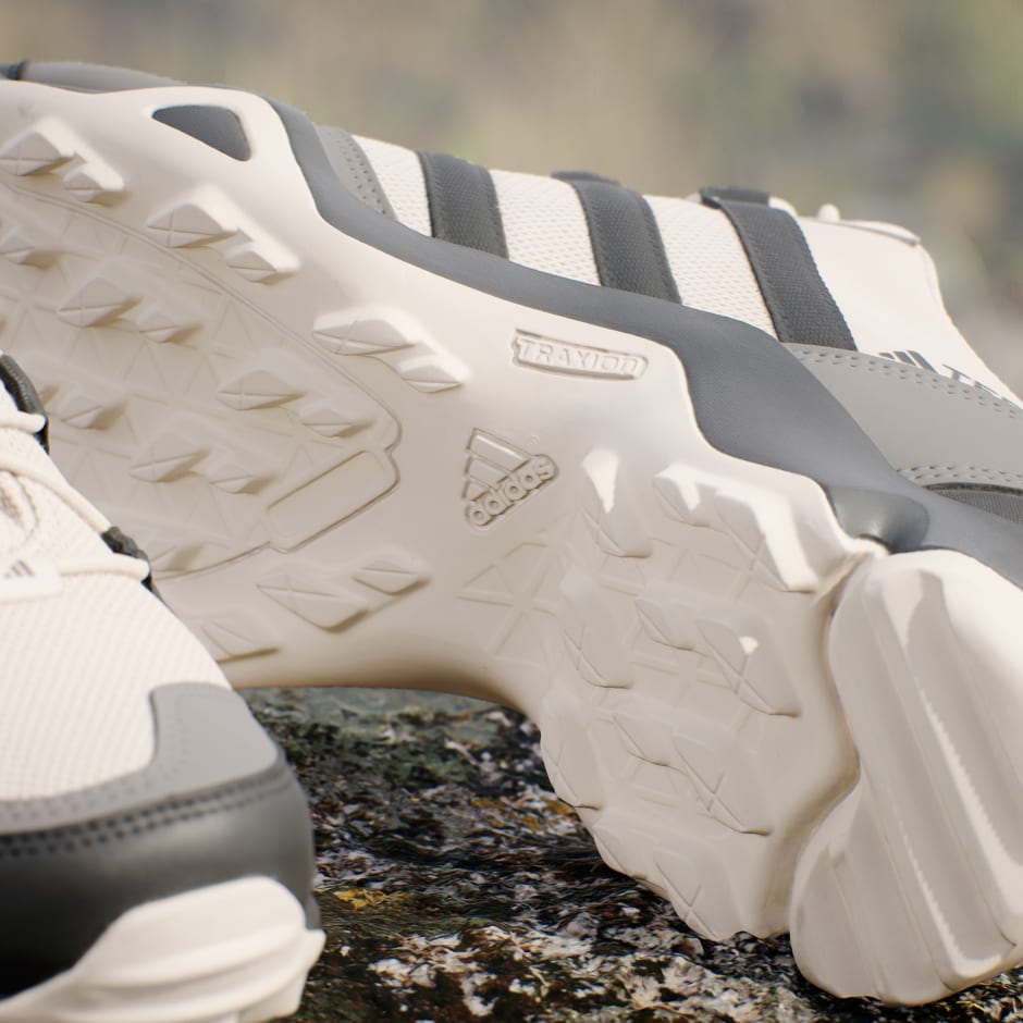 AX2S Hiking Shoes