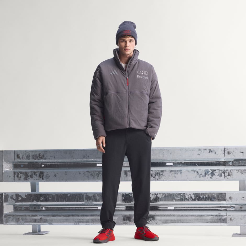 JACHETĂ CĂPTUȘITĂ AUDI REVOLUT F1 TEAM ENGINEERS & MARKETING