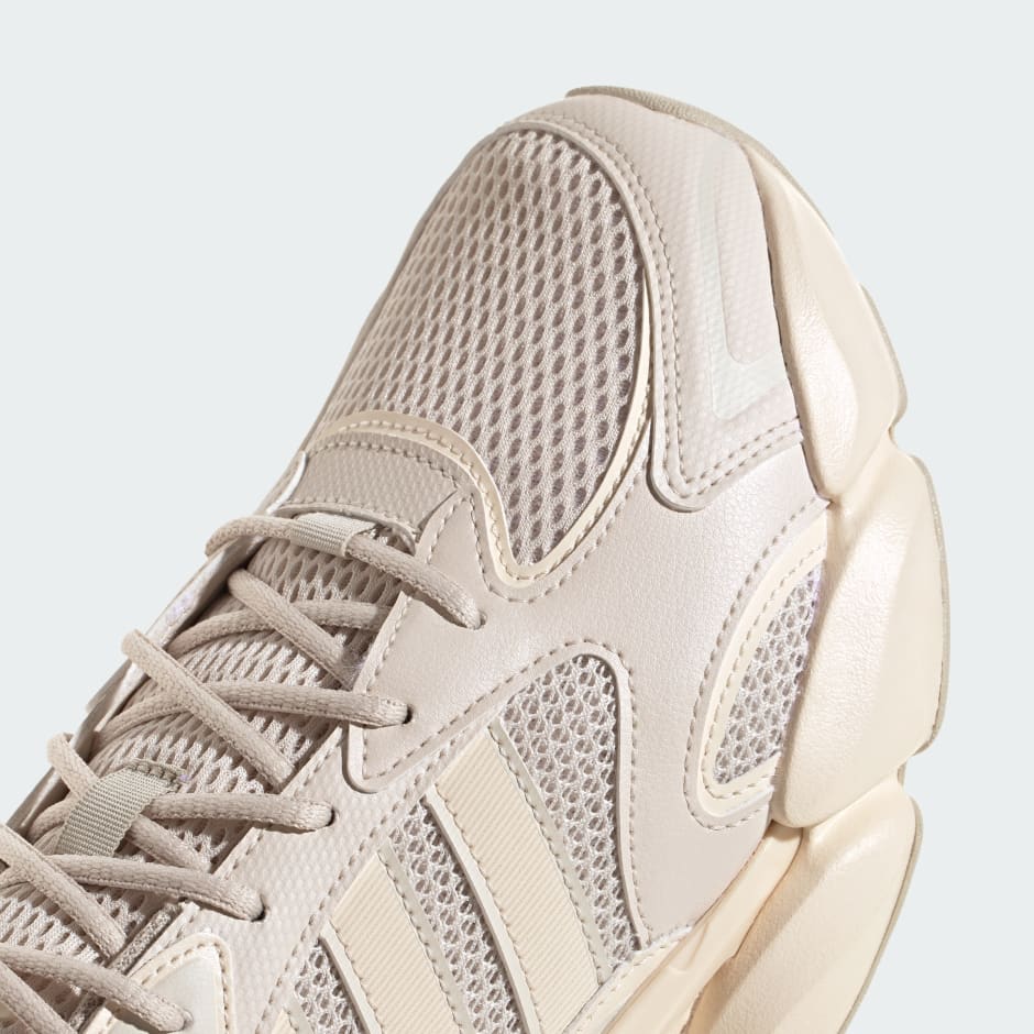 Megastride 運動鞋