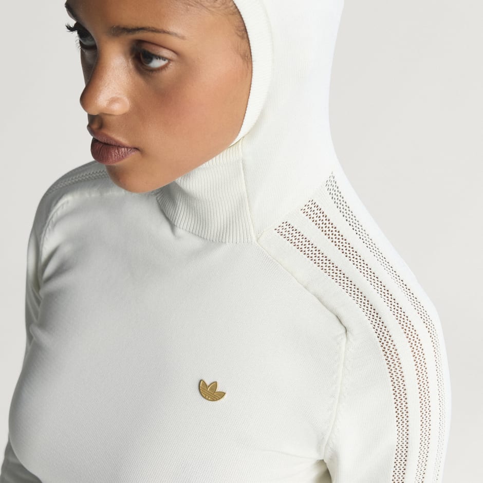 PULOVER TRICOTAT CU GLUGĂ ȘI M&Acirc;NECĂ LUNGĂ