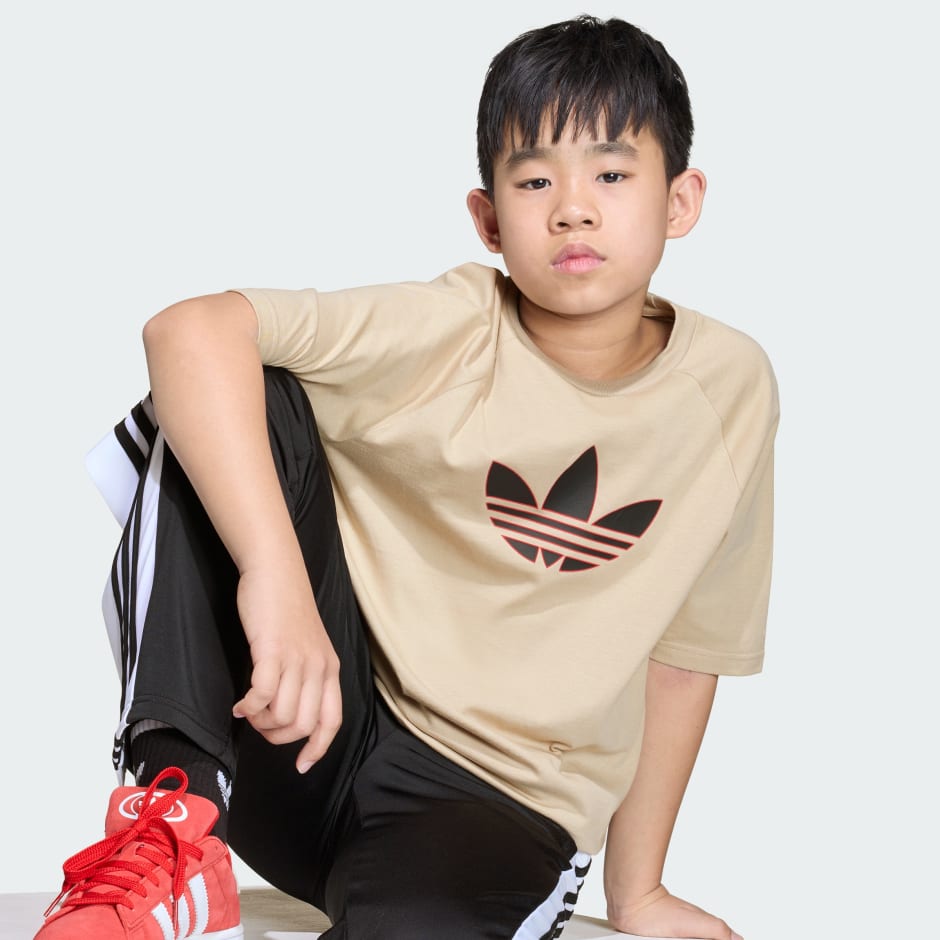 GRAPHIC TREFOIL LOOSE TEE