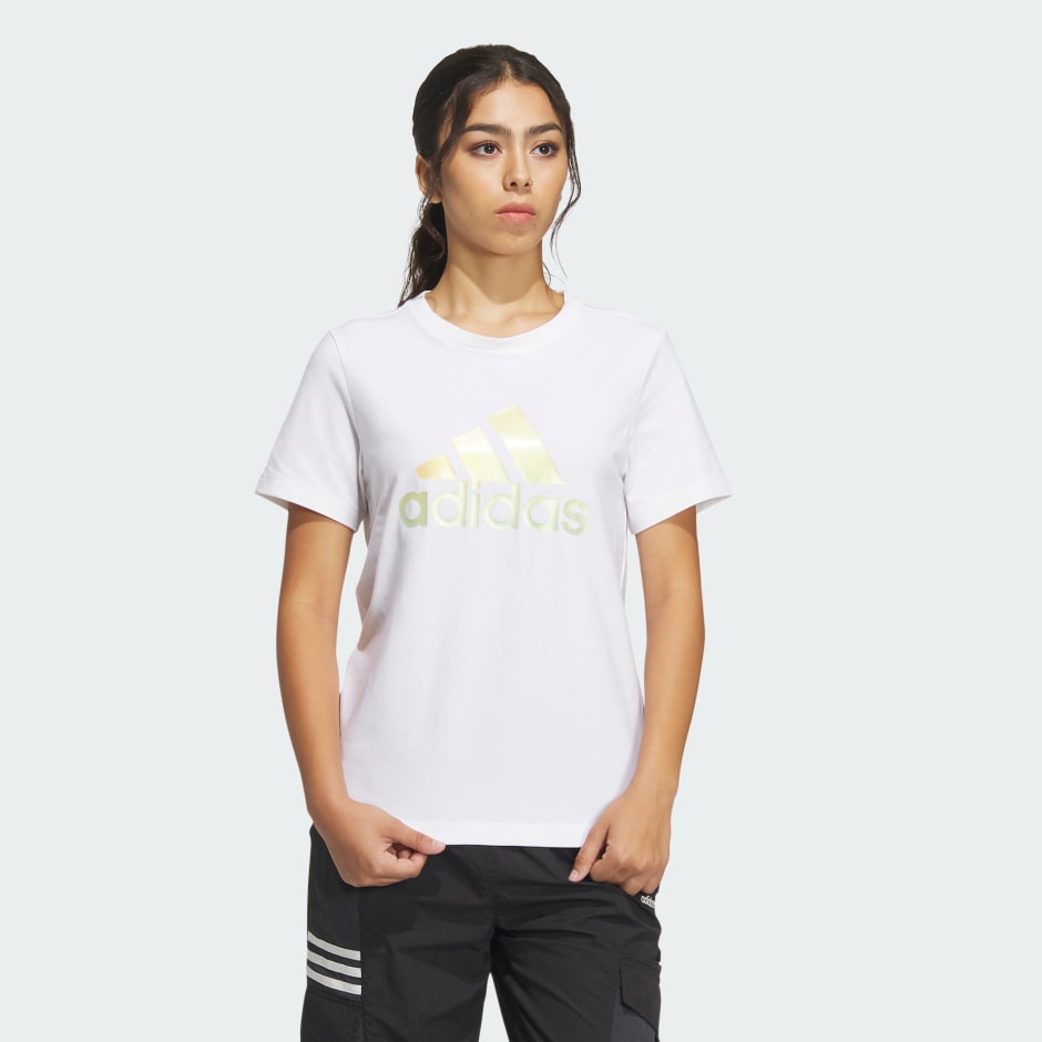 Must-Haves Badge of Sport Short Sleeve Logo Tee