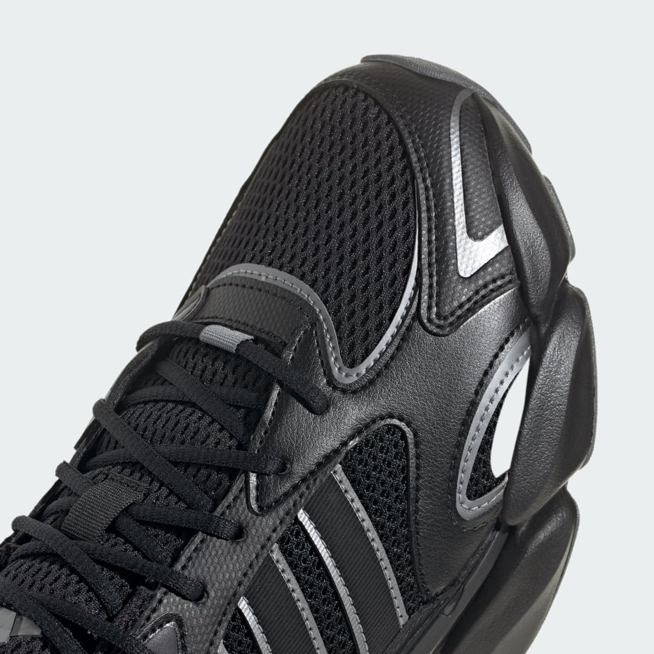 Megastride 運動鞋