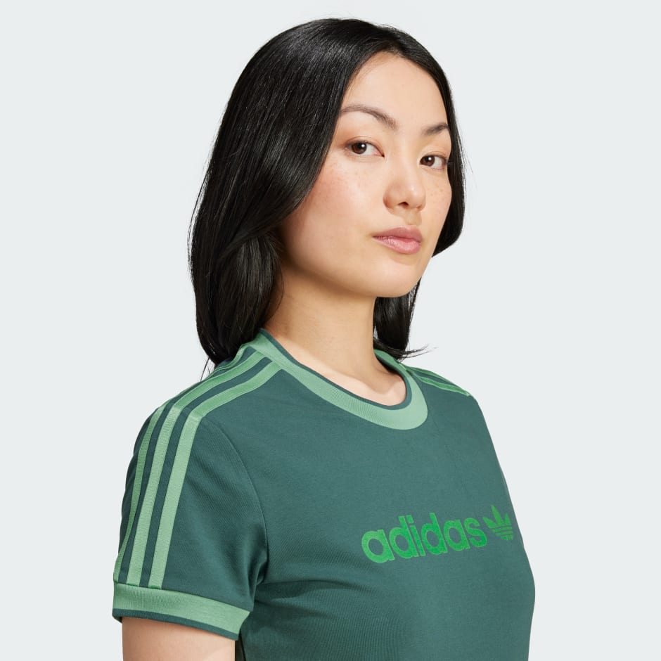 Graphic Badge Slim 3-Stripes Tee