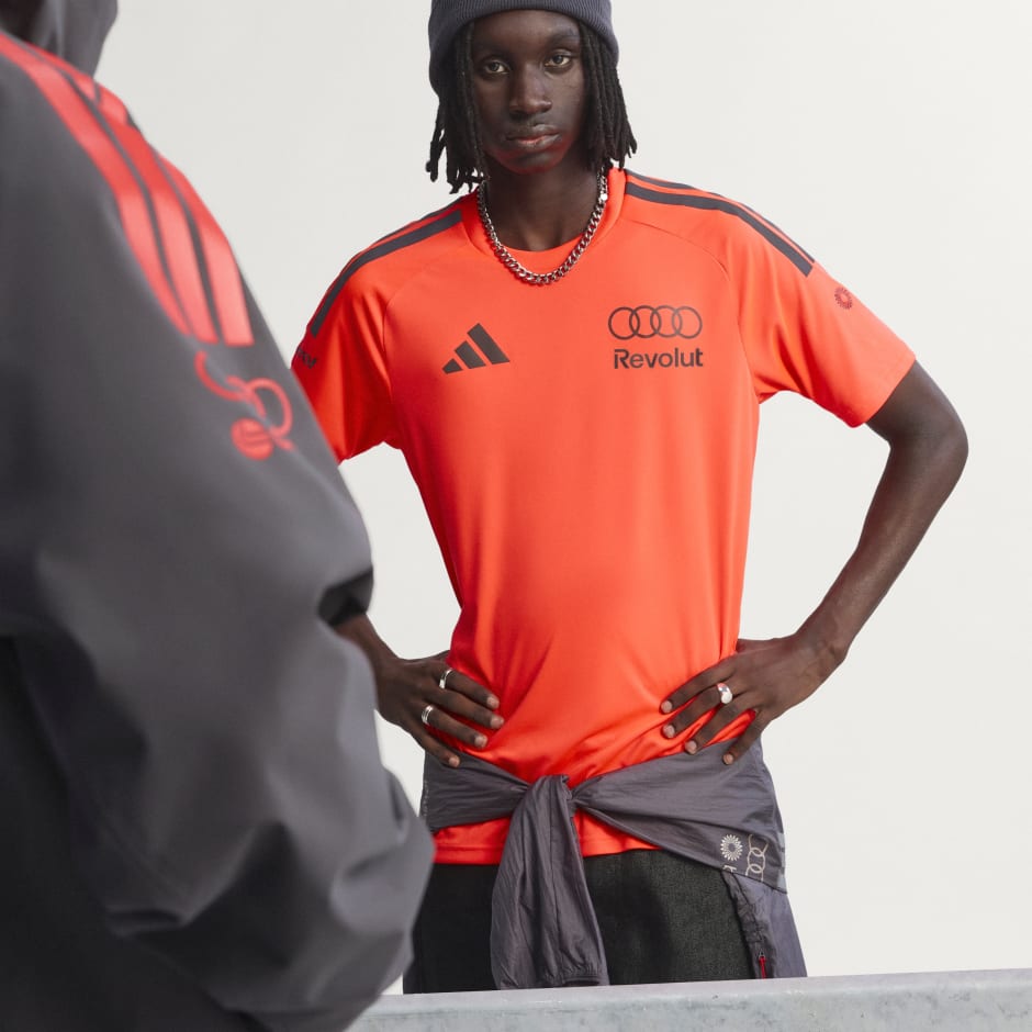 AUDI REVOLUT F1 TEAM SET UP TEE