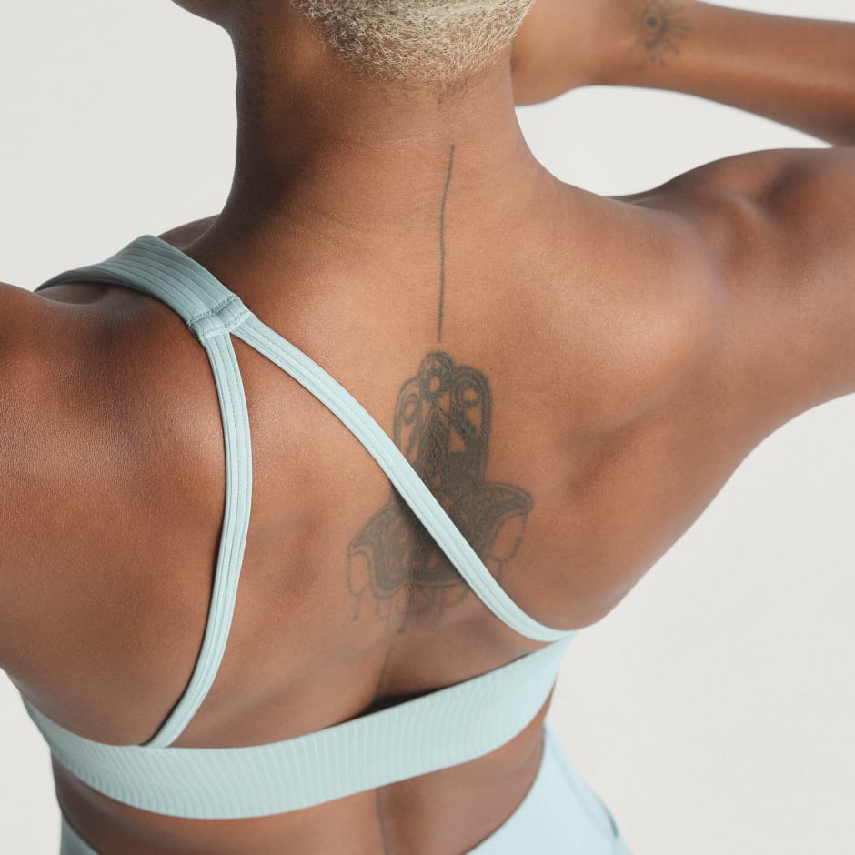 Sutien de antrenament Optime su striații, un umăr gol și susținere ușoară