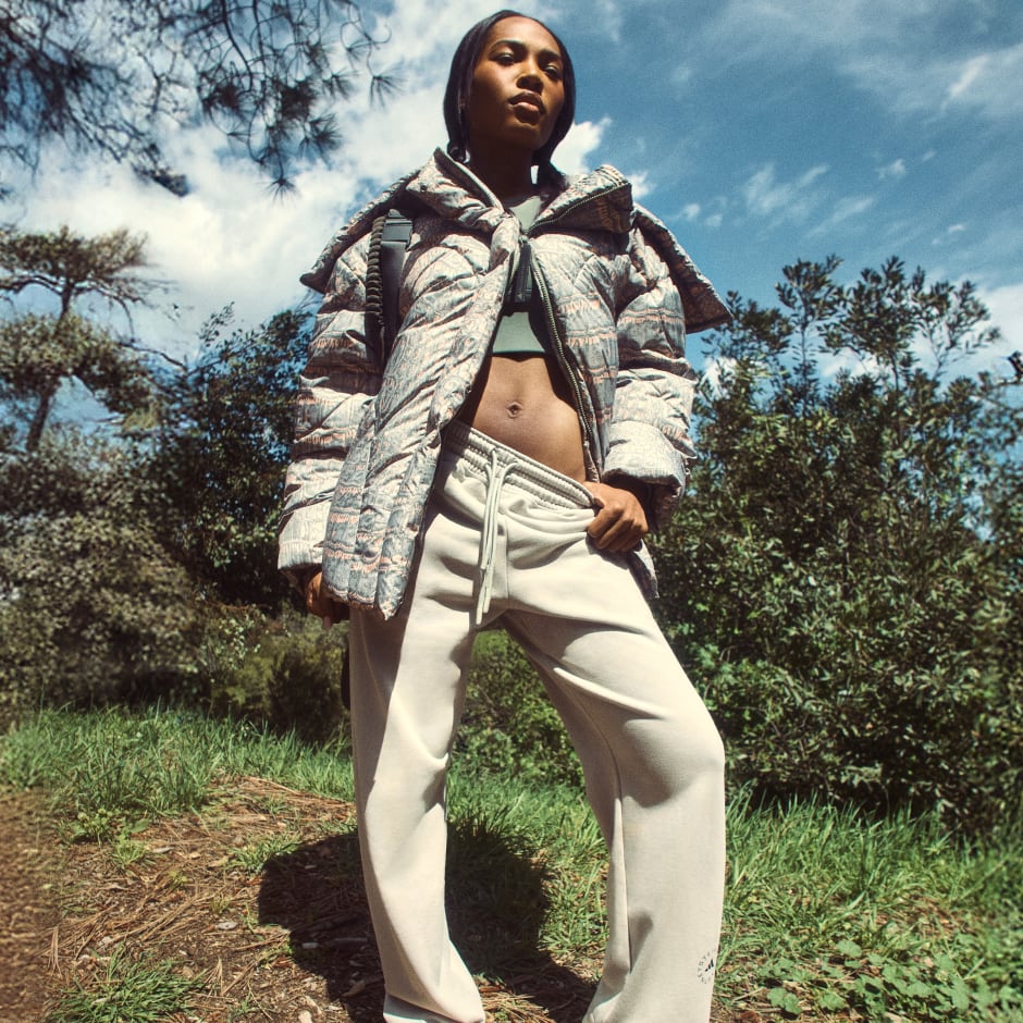 Geacă căptușită de iarnă cu imprimeu adidas by Stella McCartney de lungime medie