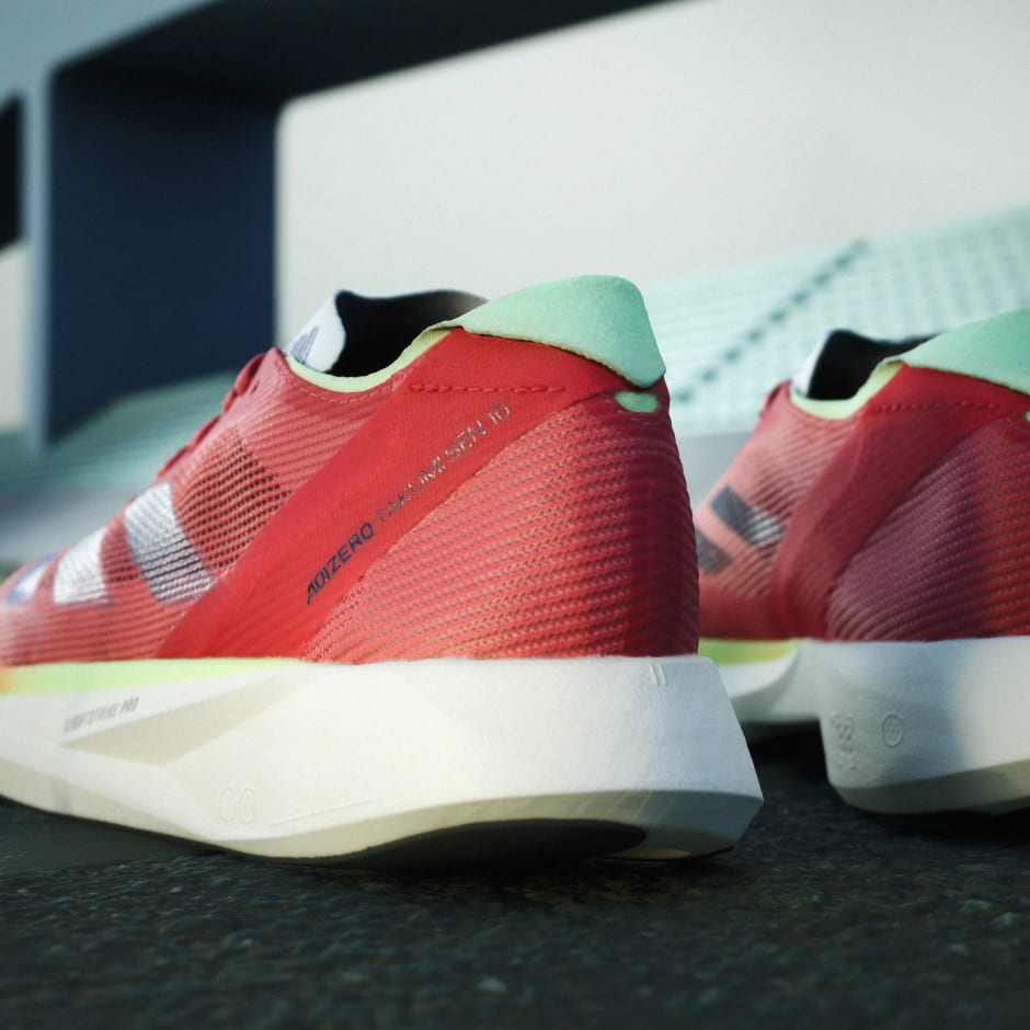 Adizero Takumi Sen 10 跑鞋