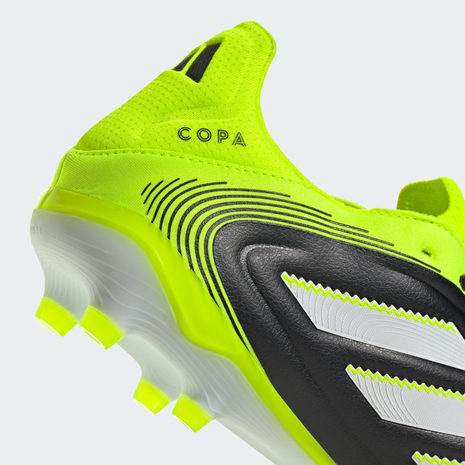 Ghete de fotbal Copa Pure 3 pentru teren dur