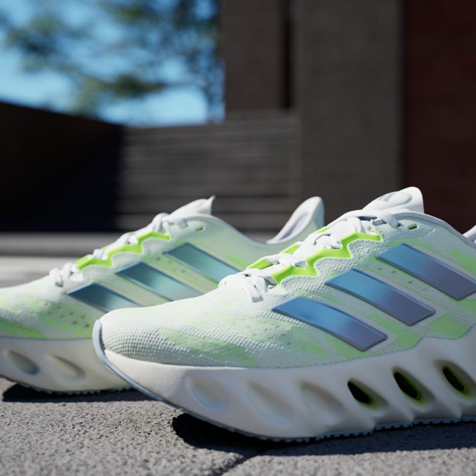 Switch FWD Running Shoes