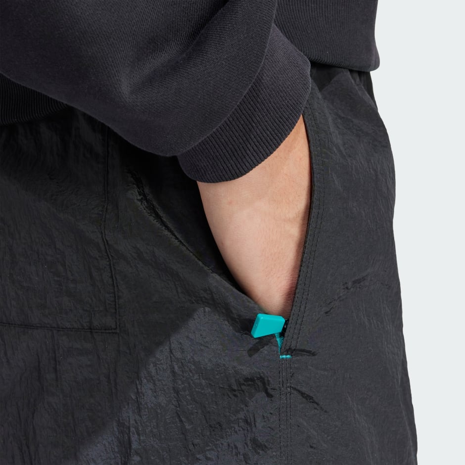 Pantaloni scurți țesuți EQT