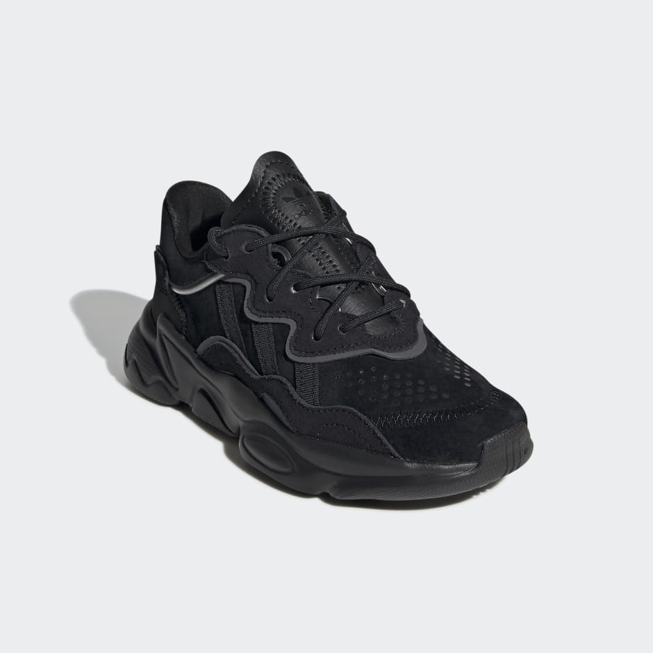 ozweego shoes all black