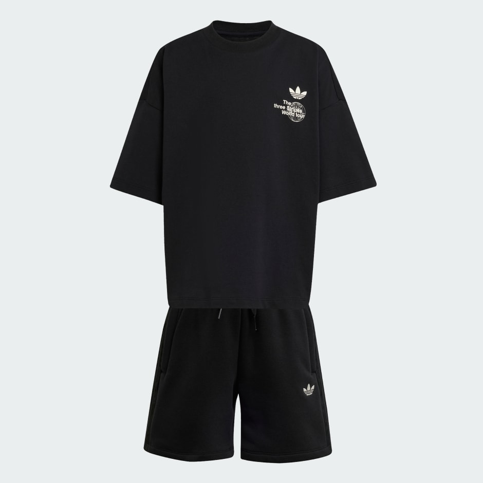 סט חולצת טי ומכנסיים קצרים