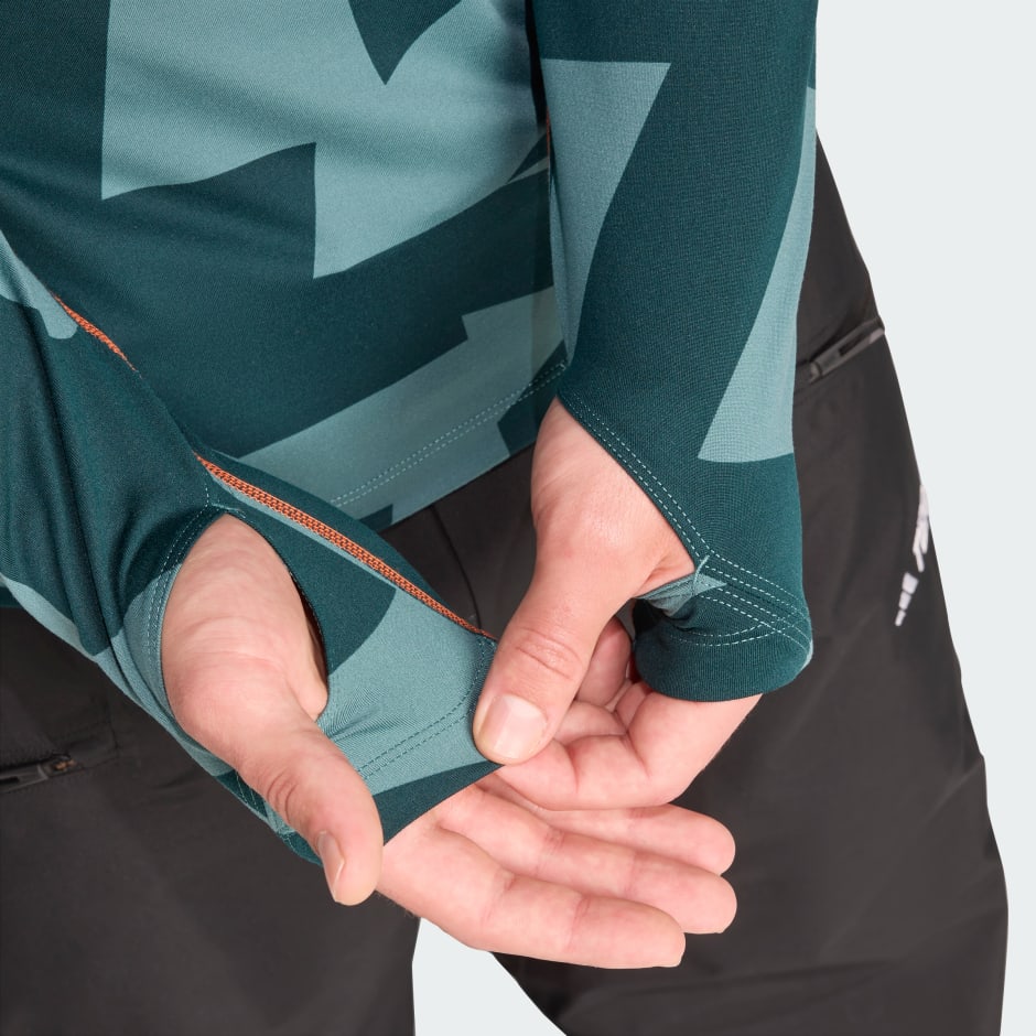 Strat de bază sintetic multifuncțional cu m&acirc;necă lungă