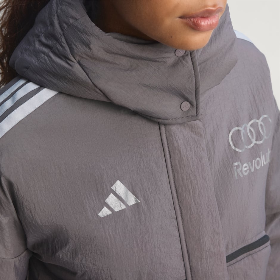 JACHETĂ CĂPTUȘITĂ AUDI REVOLUT F1 TEAM ENGINEERS & MARKETING