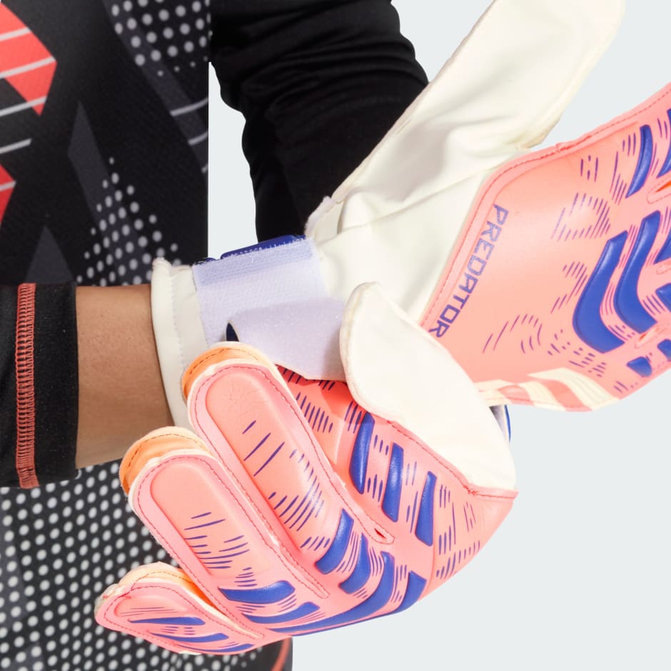 قفازات حارس المرمى للتدريب من Predator.