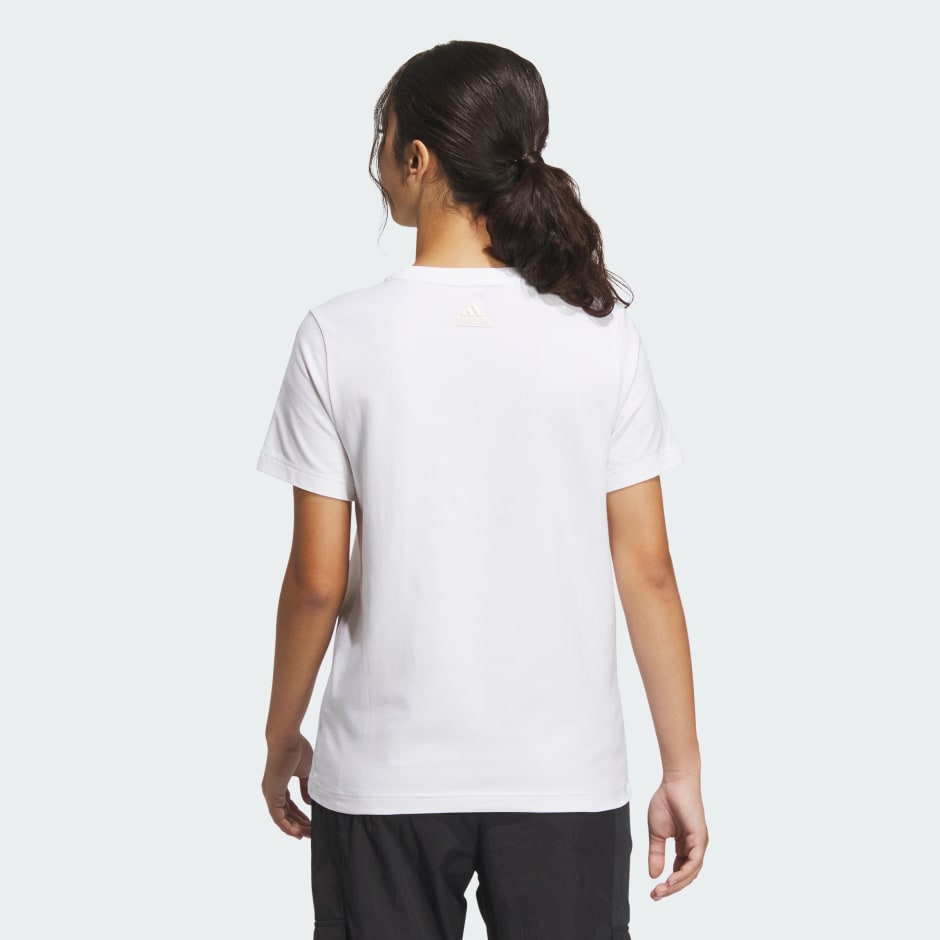 Must-Haves Badge of Sport Short Sleeve Logo Tee