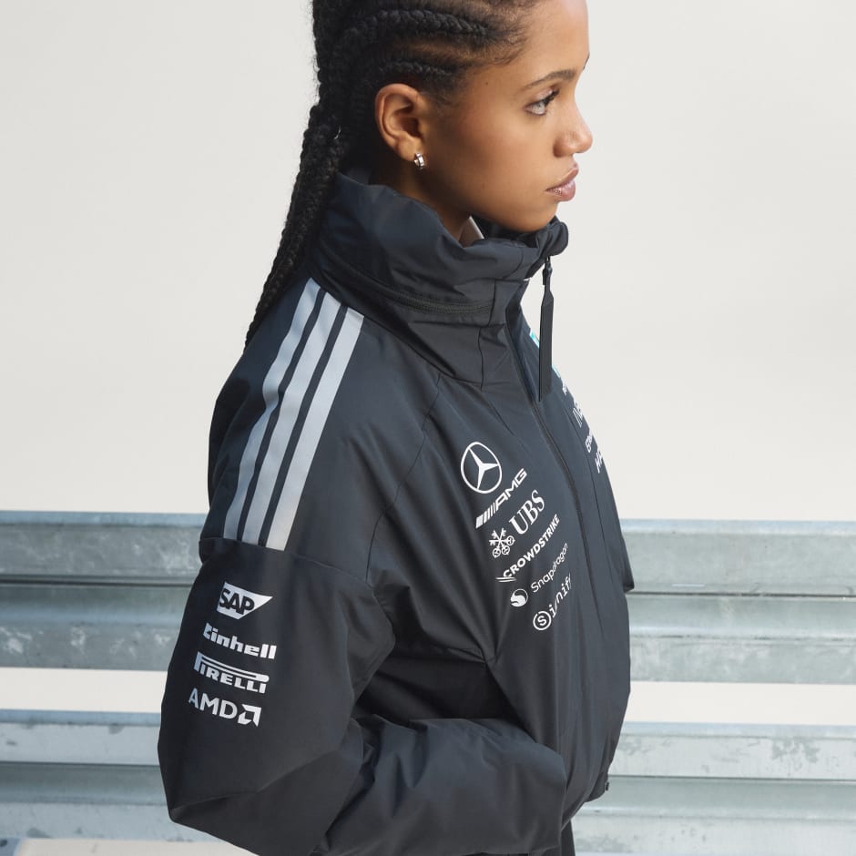 JACHETĂ MERCEDES - AMG PETRONAS FORMULA 1 TEAM ENGINEERS