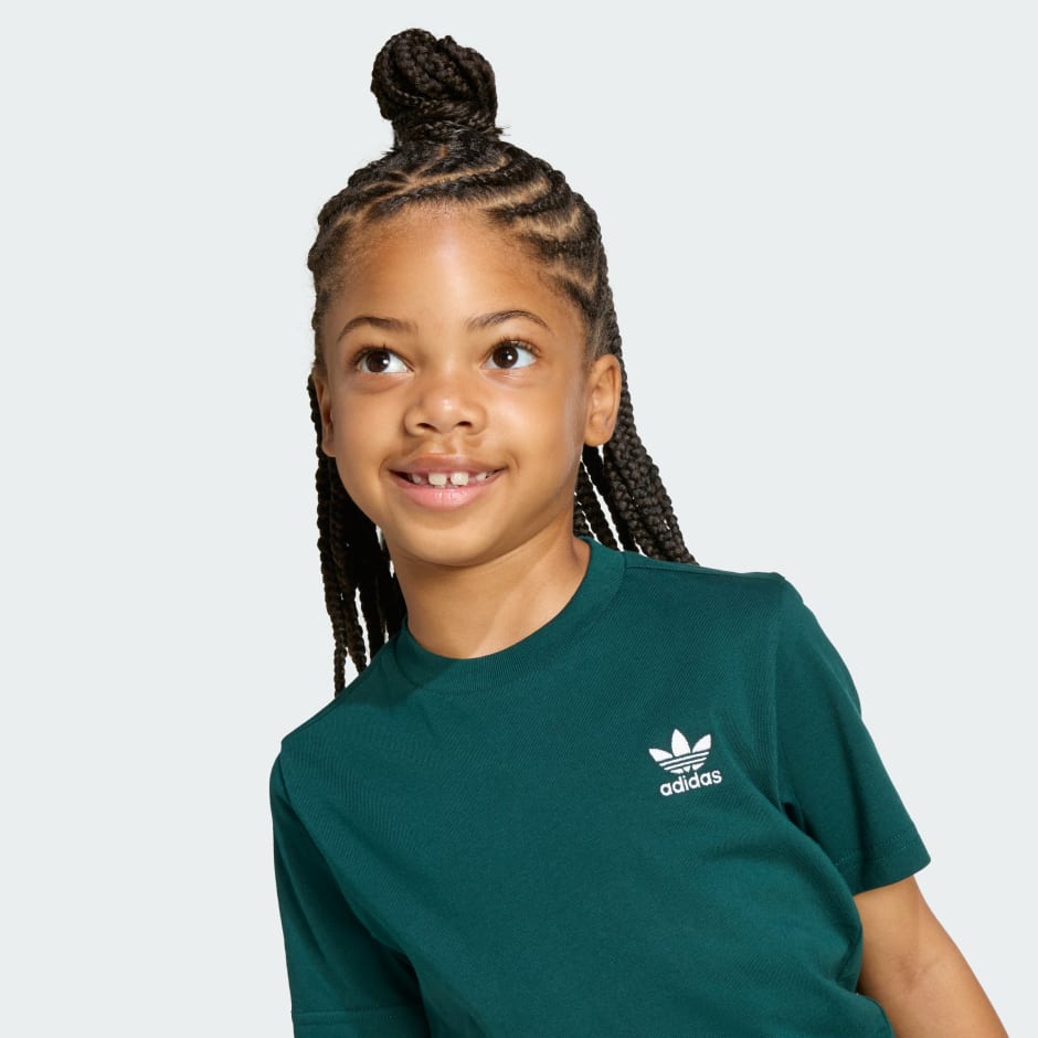 طقم تيشيرت وشورت للأطفال