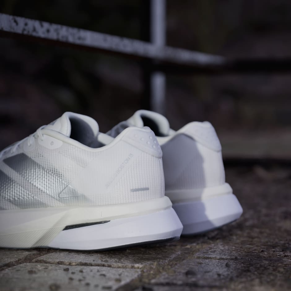 Adizero Boston 13 鞋